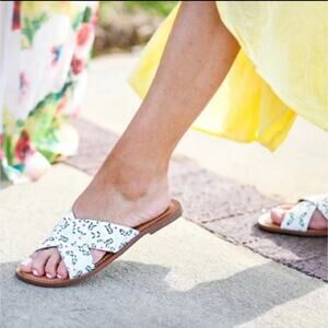 Jack Rogers Slotted Daisy Printed Sloan Sandals 8